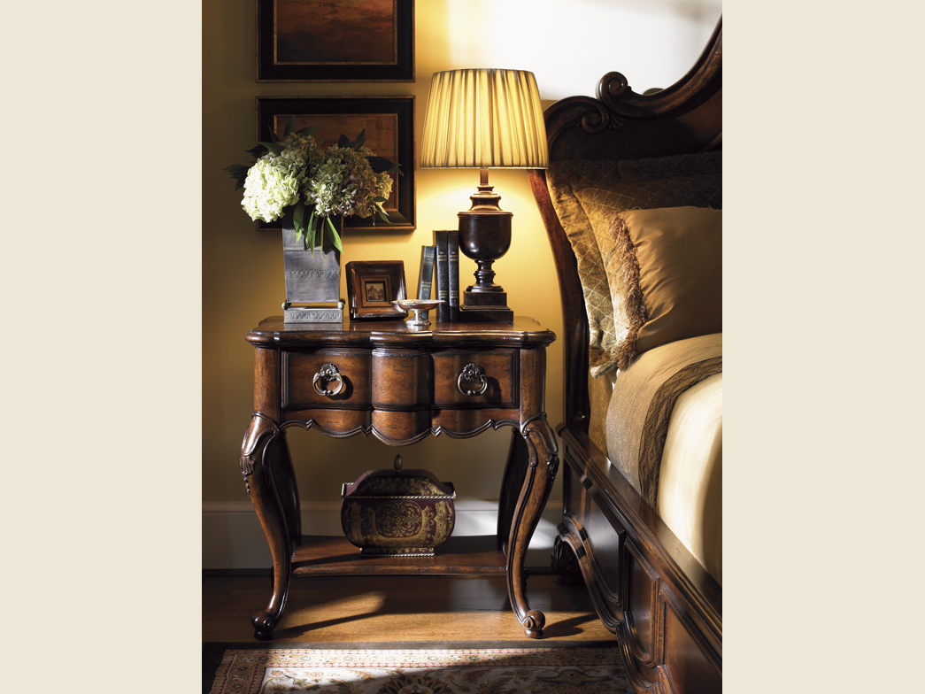Прикроватный столик Chatsworth by Lexington
